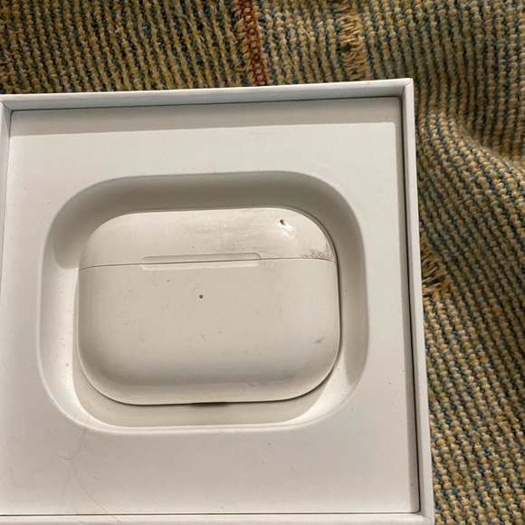 Apple air pod pros. - Picture 2 of 8